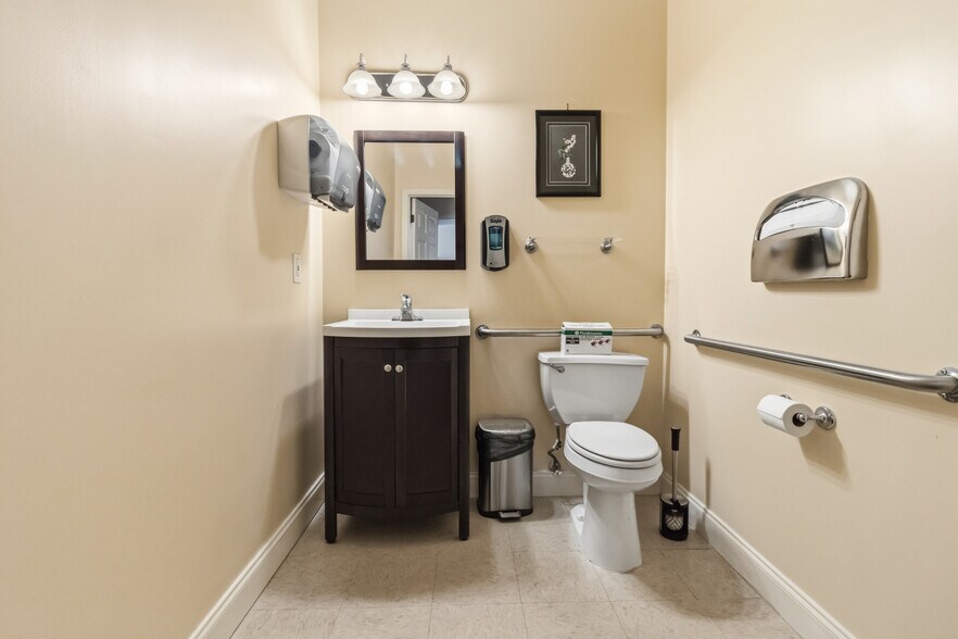 More Photos Of 100-126 Prospect Pl, Alpharetta Office For Sale