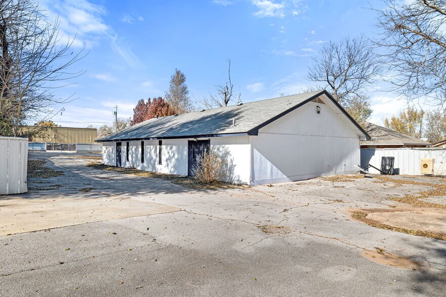 More Photos Of 115 N 8th St, Yukon Religious Facility For Sale