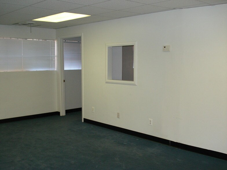 More Photos Of 1100-1104 E Berks St, Philadelphia Flex For Lease