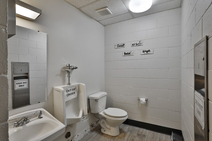 More Photos Of 1600 Sheridan Dr, Lancaster Medical For Sale