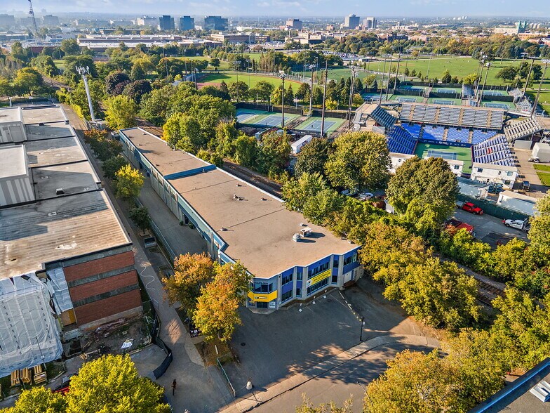 More Photos Of 403-409 Rue Saint-Roch, Montréal Warehouse For Lease
