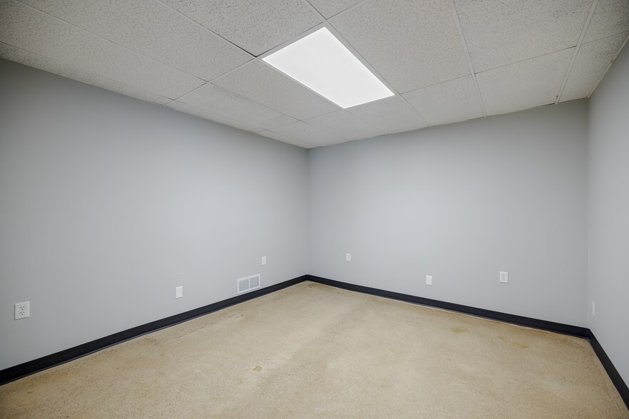 More Photos Of 21034 Chippendale Ave W, Farmington Industrial For Sale