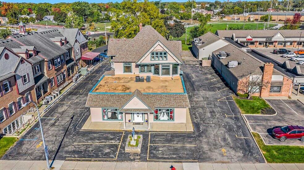 More Photos Of 33614 Grand River Ave, Farmington Apartments For Sale