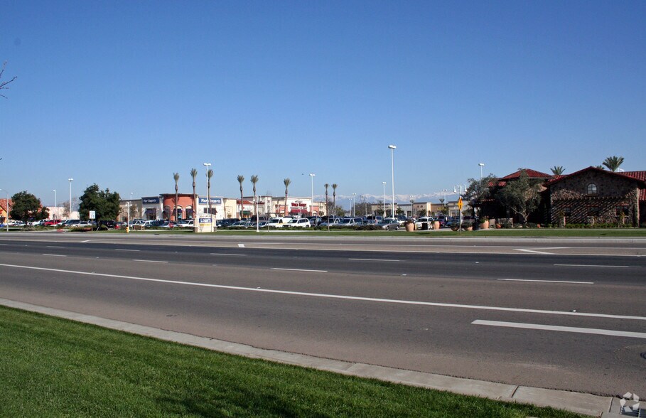 More Photos Of 4016-4022 S Mooney Blvd, Visalia Freestanding For Sale