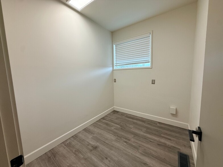 More Photos Of 2427 W Falls Ave, Kennewick Medical For Lease