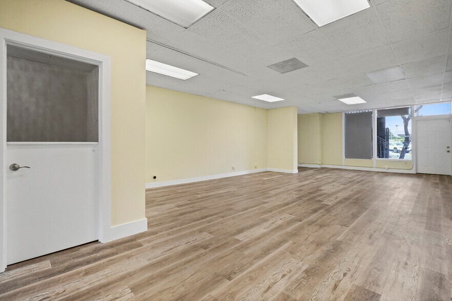 More Photos Of 14406-14410 Ventura Blvd, Sherman Oaks Storefront Retail Office For Lease