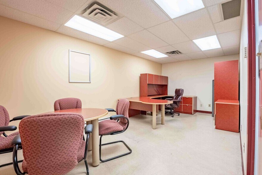 More Photos Of 29 Main St E, Chelmsford Office For Sale
