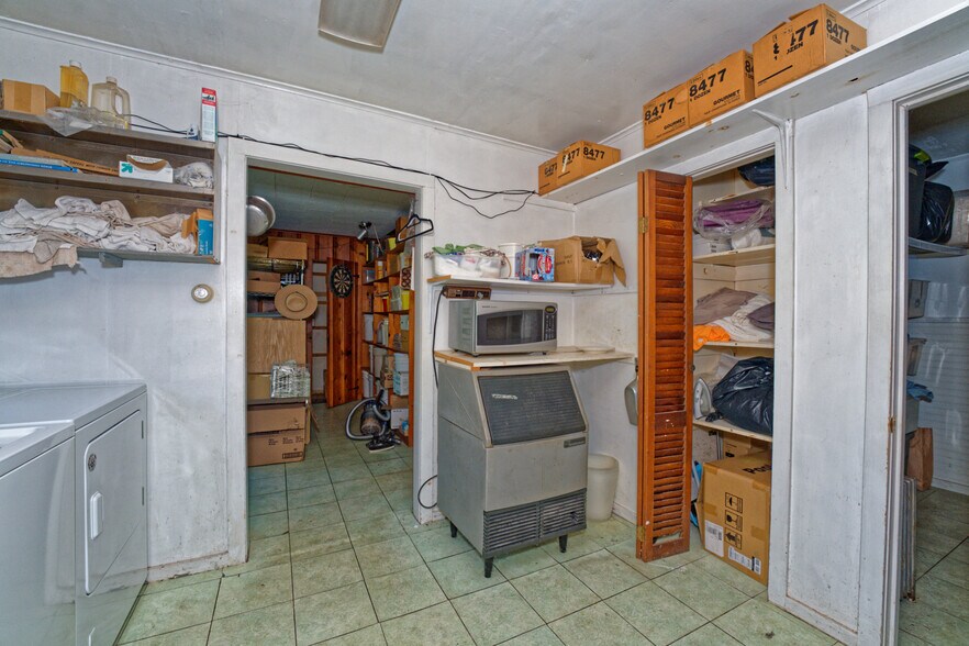 More Photos Of 5355 NY-212 Rt, Mount Tremper Hotel For Sale