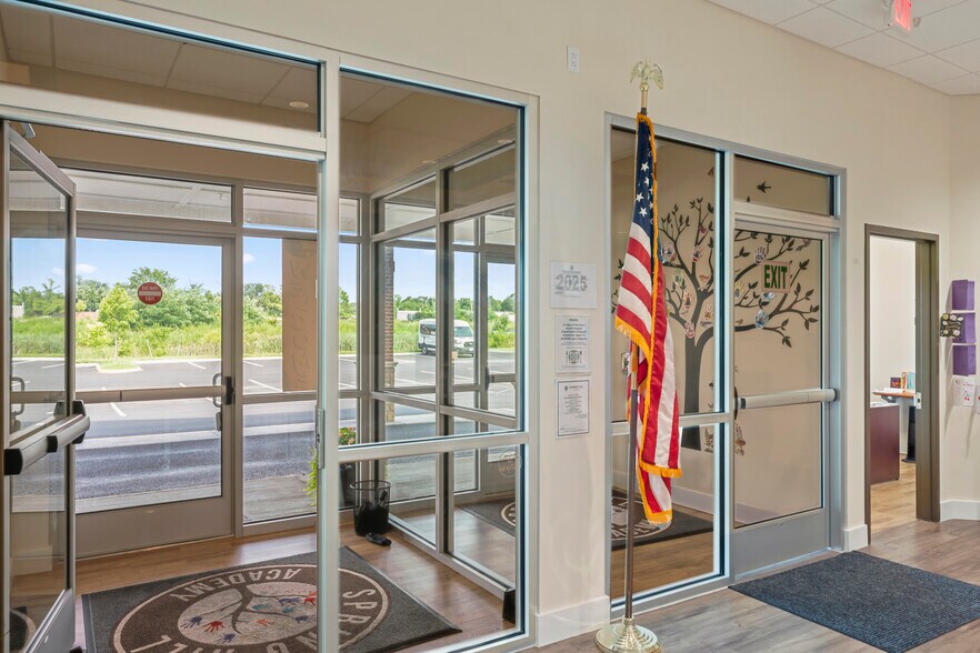 More Photos Of 42525 Tall Cedars Pkwy, Chantilly Schools For Lease