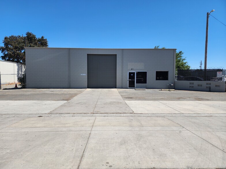 More Photos Of 4652 E Waterloo Rd, Stockton Warehouse For Lease