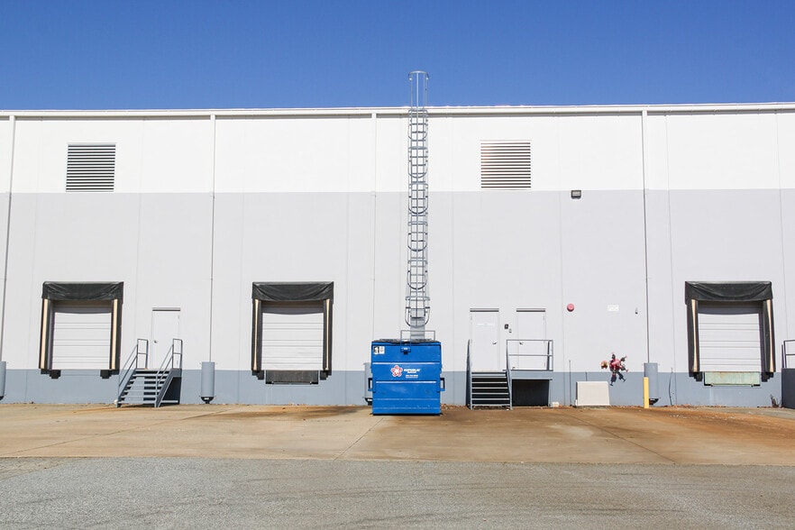 More Photos Of 657 Brigham Rd, Greensboro Unknown For Lease