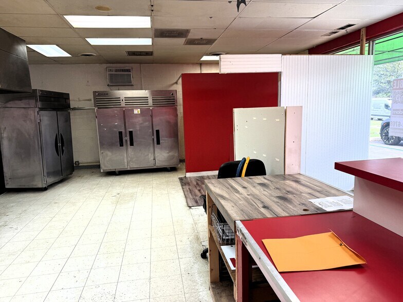 More Photos Of 31779-31799 Middlebelt Rd, Farmington Hills Restaurant For Lease