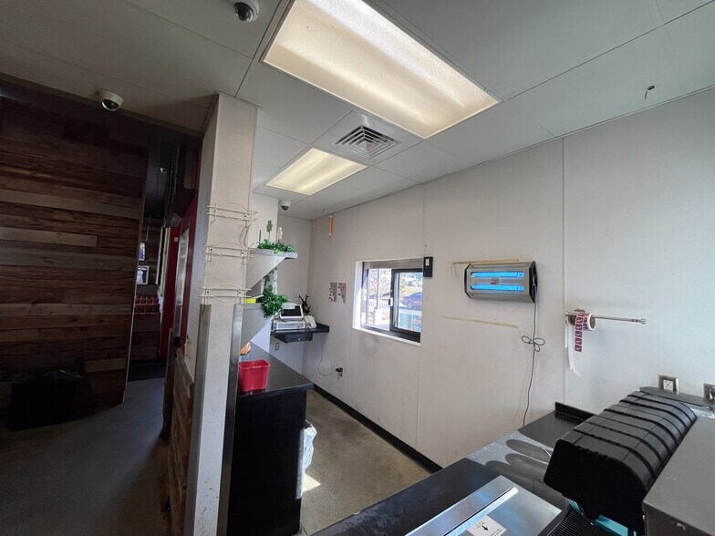 More Photos Of 1423 W Appleway Ave, Coeur d'Alene Fast Food For Lease