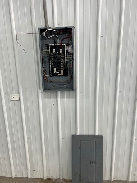 More Photos Of 3700 Dover Rd, Woodlawn Warehouse For Lease