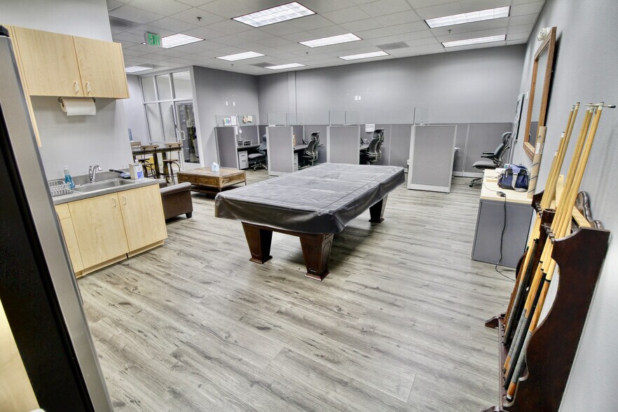 More Photos Of 3600-3608 Ocean Ranch Blvd, Oceanside Warehouse For Sale