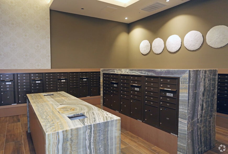 More Photos Of 75 W Walnut St, Pasadena Apartments For Lease