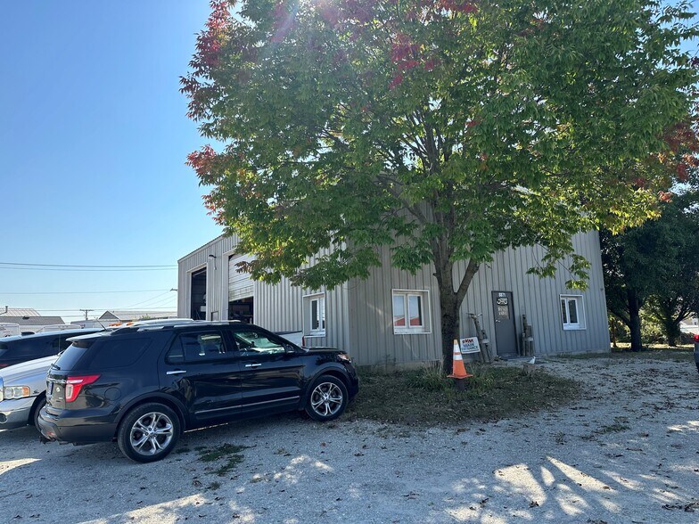 More Photos Of 8871 Ramm Dr, Naperville Warehouse For Sale