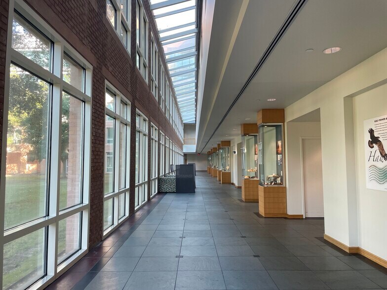 More Photos Of 1 Energy Pl, Pensacola Office For Lease
