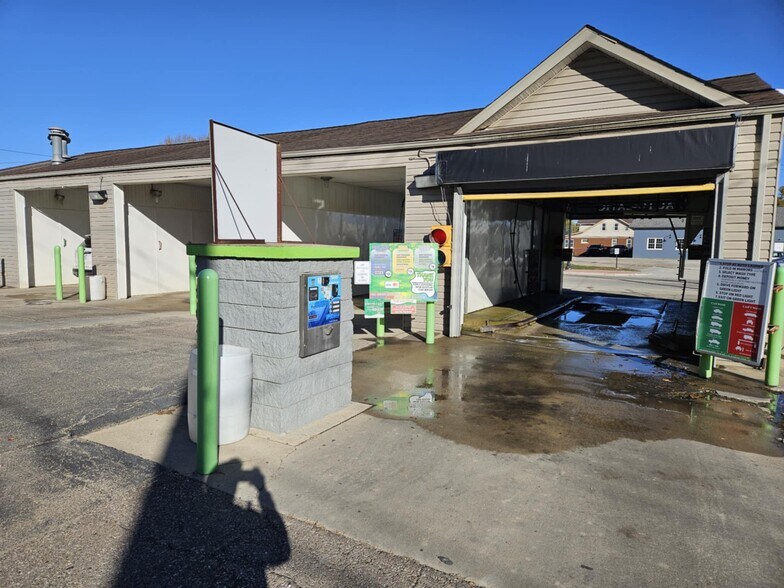 Primary Photo Of 19162 Huron River Dr, New Boston Carwash For Sale