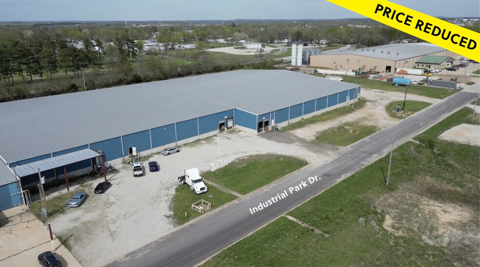 Primary Photo Of 1301 Industrial Park Rd, Mountain Grove Warehouse For Sale