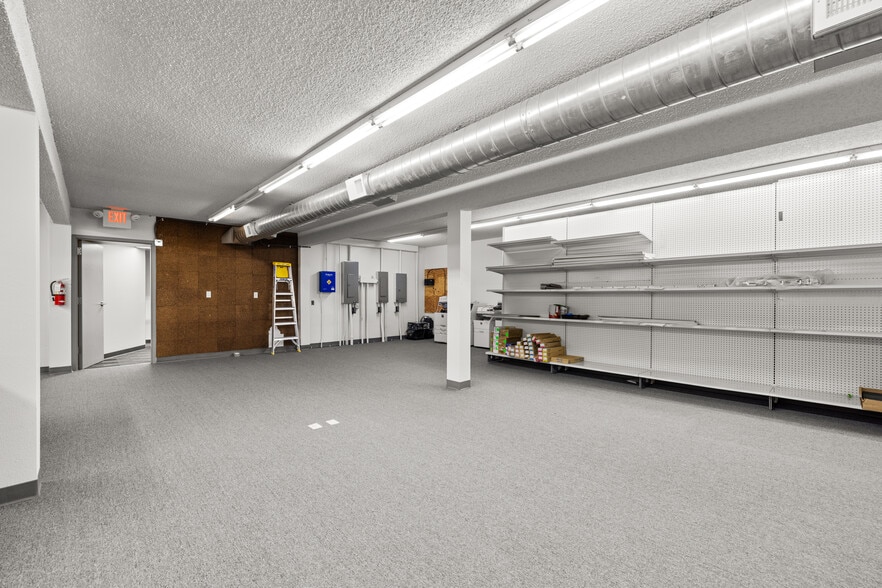 More Photos Of 115 1/2 W Wyoming St, Kalispell Showroom For Lease