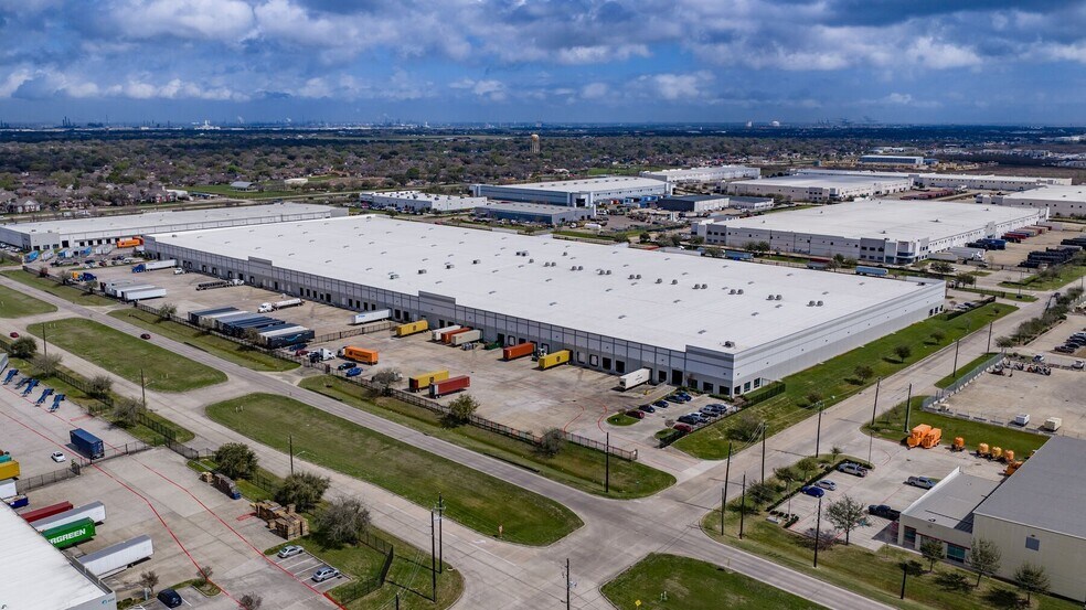 More Photos Of 4331 Underwood Rd, Pasadena Distribution For Lease