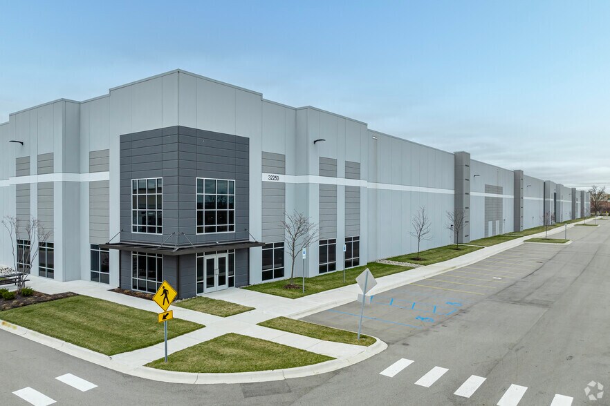 Primary Photo Of 32250 Smith Rd, Romulus Warehouse For Lease