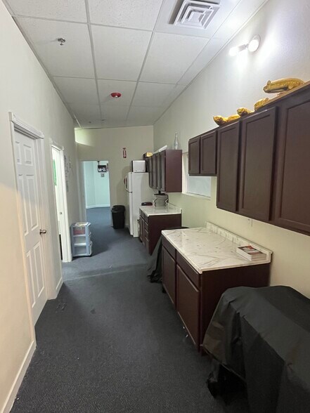 More Photos Of 5601 W Clearwater Ave, Kennewick General Retail For Lease