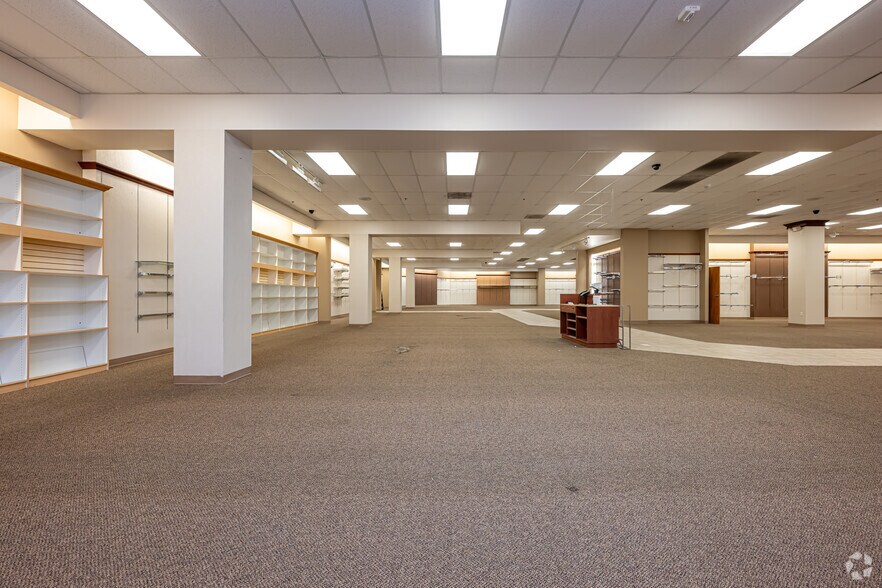 More Photos Of 1420 Hospital Rd, New Roads Storefront For Lease