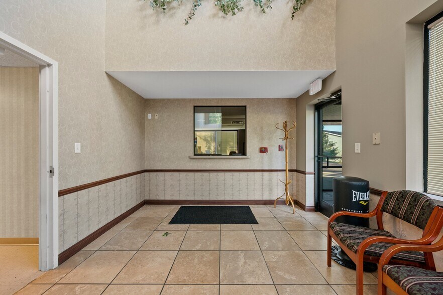 More Photos Of 1004 Glenview Dr, Glasgow Medical For Sale