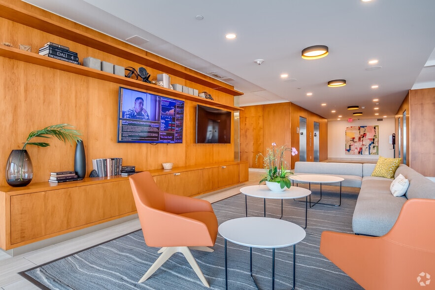 More Photos Of 511 N Broadway, Milwaukee Office For Lease