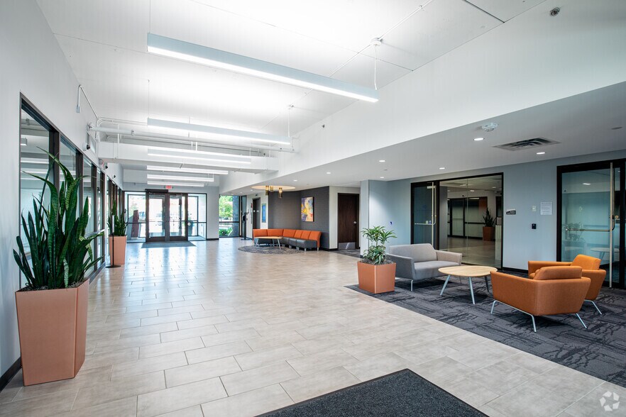 More Photos Of 13100 Wayzata Blvd, Minnetonka Office For Lease