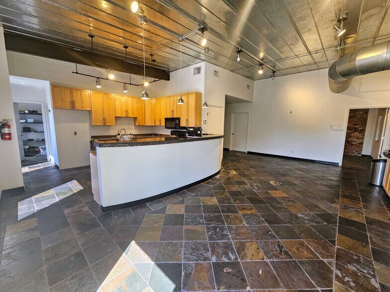 More Photos Of 2315 N Woodlawn Ave, Metairie Office For Sale