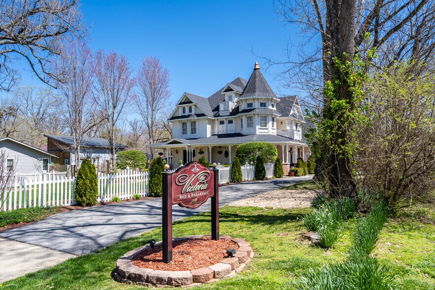 More Photos Of 306 N Main St, Bentonville Hospitality For Sale