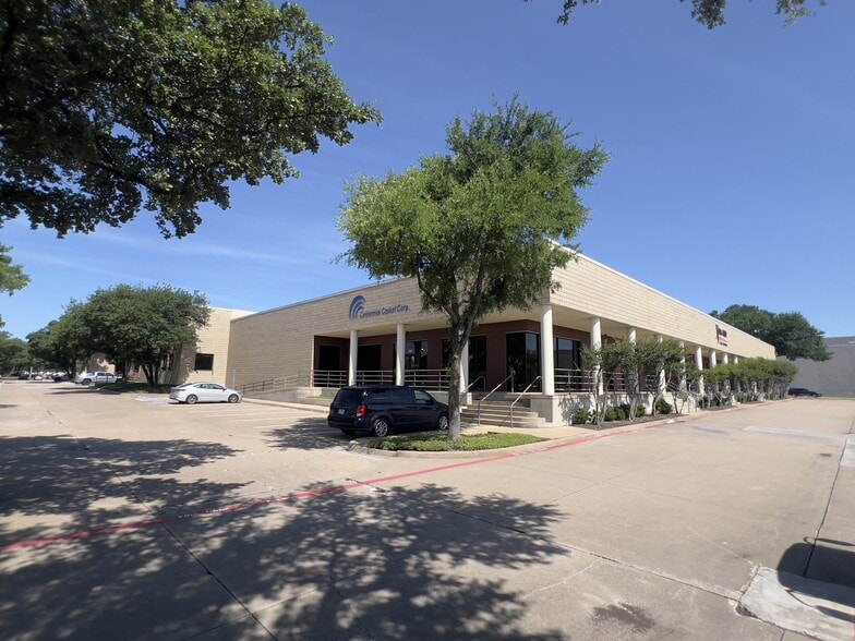 More Photos Of 1825 E Plano Pky, Plano Light Manufacturing For Lease