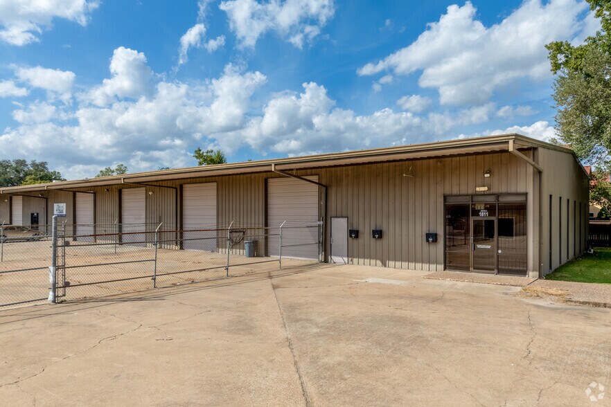 More Photos Of 1800 Sherwood Forest St, Houston Warehouse For Lease