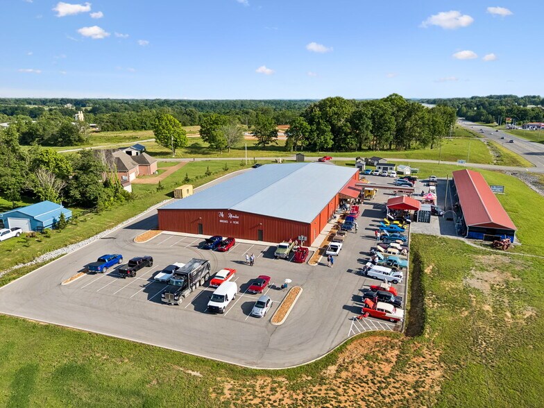More Photos Of 4070 Old Highway 431, Greenbrier Freestanding For Sale