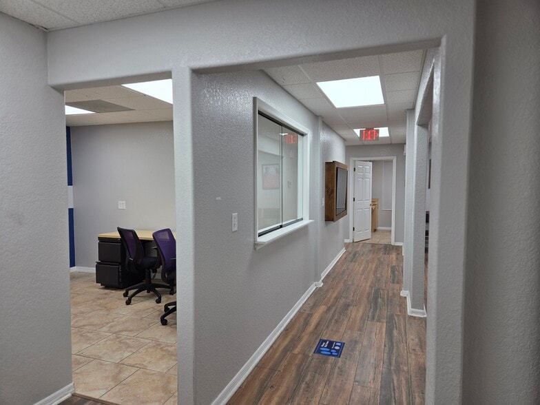 More Photos Of 143 N Oakwood Ave, Brandon Office For Lease