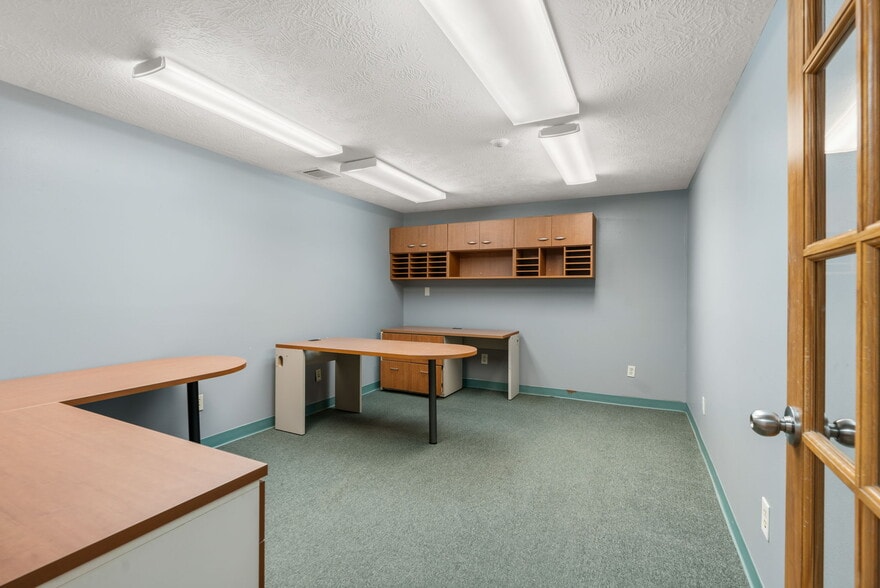 More Photos Of 2200 Sciaaca Rd, Spring Office For Sale