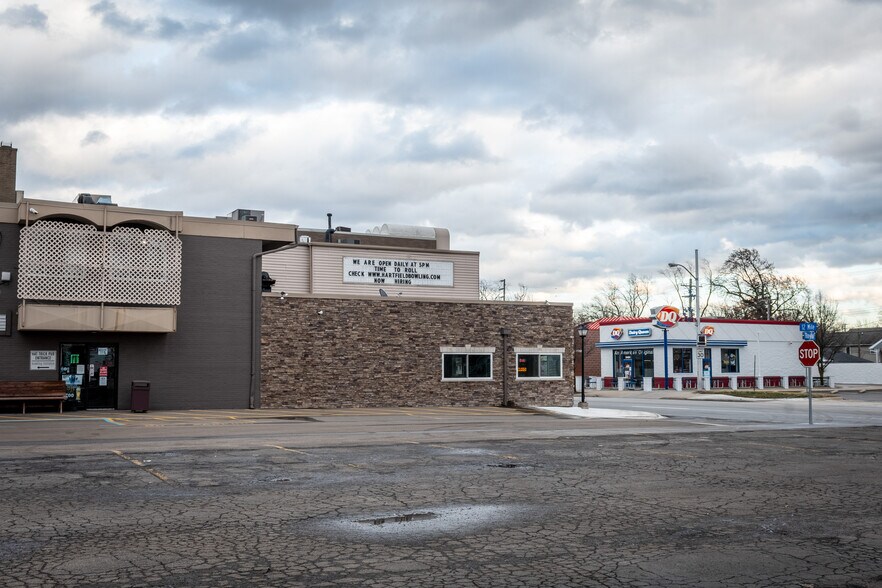 More Photos Of 3490 12 Mile Rd, Berkley Bowling Alley For Sale