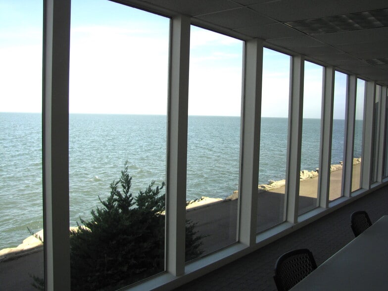 More Photos Of 828 Airport Blvd, Burlingame Research And Development For Lease