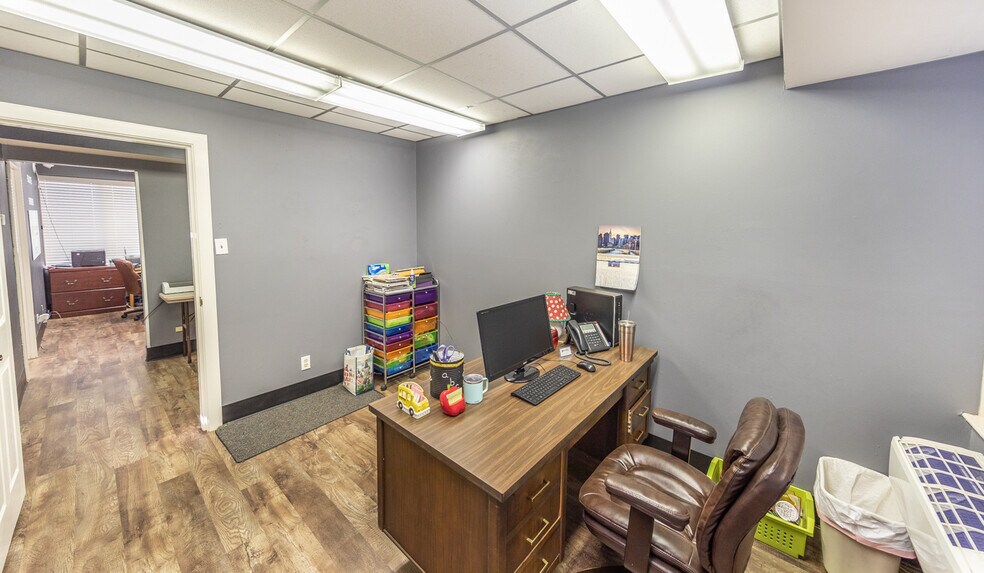 More Photos Of 5 Briercroft Office Park, Lubbock Office For Sale