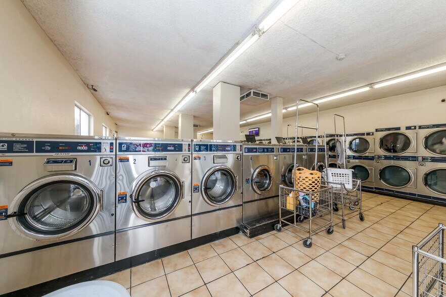 More Photos Of 1170 Wilmington Blvd, Wilmington Freestanding For Sale
