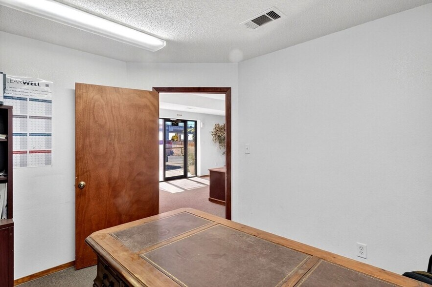 More Photos Of 8316 W I-20, Midland Warehouse For Lease