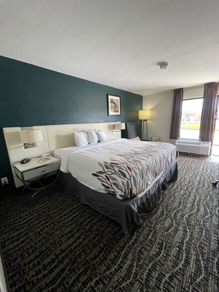 More Photos Of 3100 Arendell St, Morehead City Hospitality For Sale