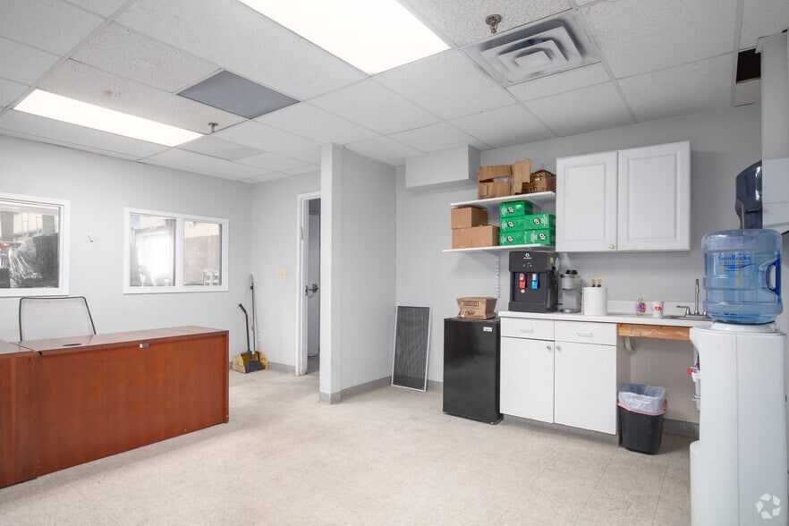 More Photos Of 475 Oberlin Ave S, Lakewood Warehouse For Lease