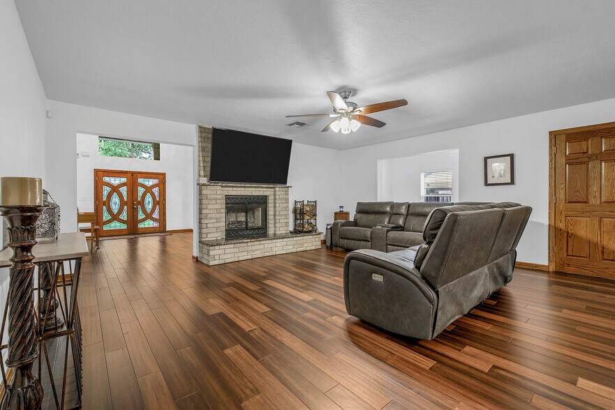 More Photos Of 13863 FM 2154 Rd, College Station Showroom For Sale