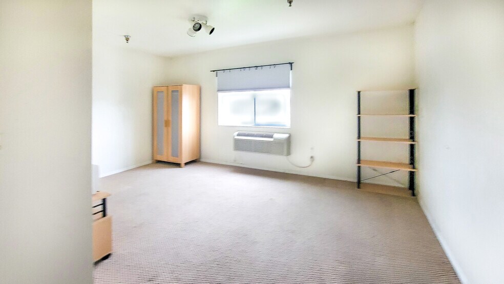 More Photos Of 5073 Huntington Dr N, Los Angeles Apartments For Sale