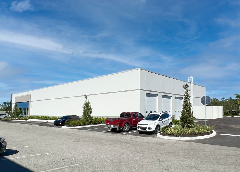 More Photos Of 6935 E 15th St, Sarasota Light Distribution For Lease