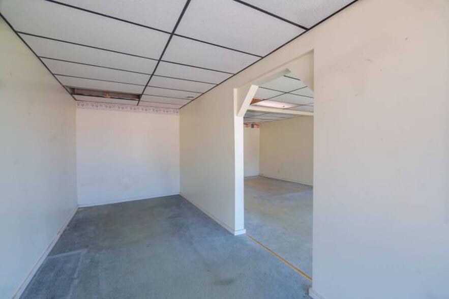 More Photos Of 210 W Main St, Hartford Freestanding For Sale